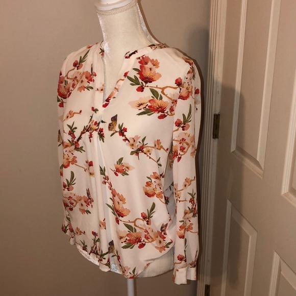 Cute Work Blouse - Picture 2 of 6